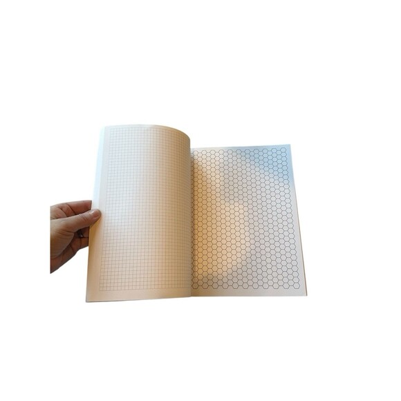 Bundle Dungeons And Dragons Starter Set Kit Plus RPG Notebook & Quests Book - Picture 7 of 9